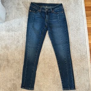 Levi’s cropped skinny jean, size 26